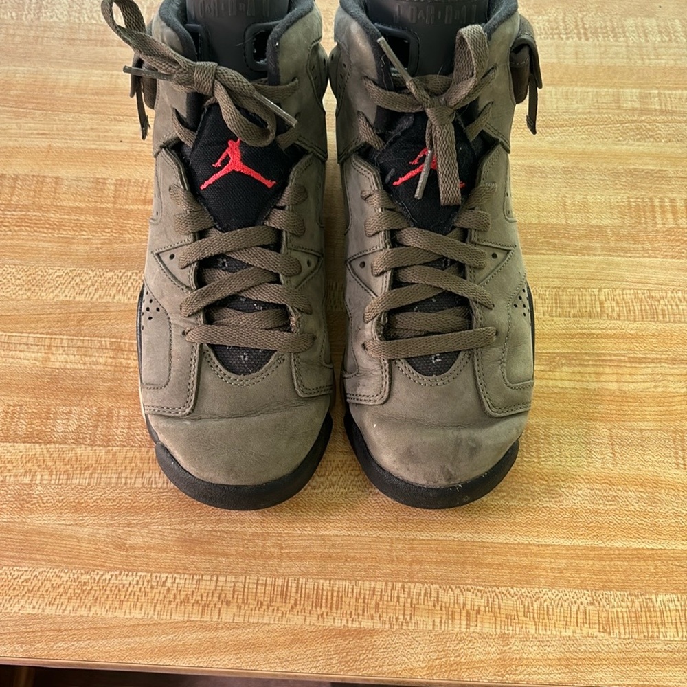 Nike Green and Black Athletic Shoes with Signature Design
